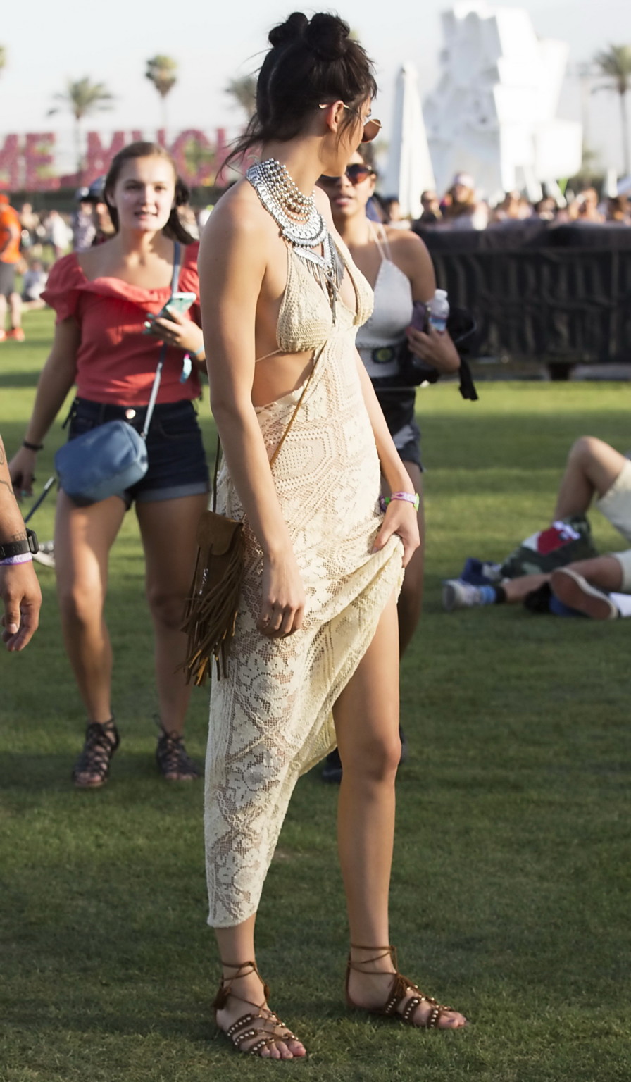 Kendall jenner en culotte transparente pour coachella
 #75143808