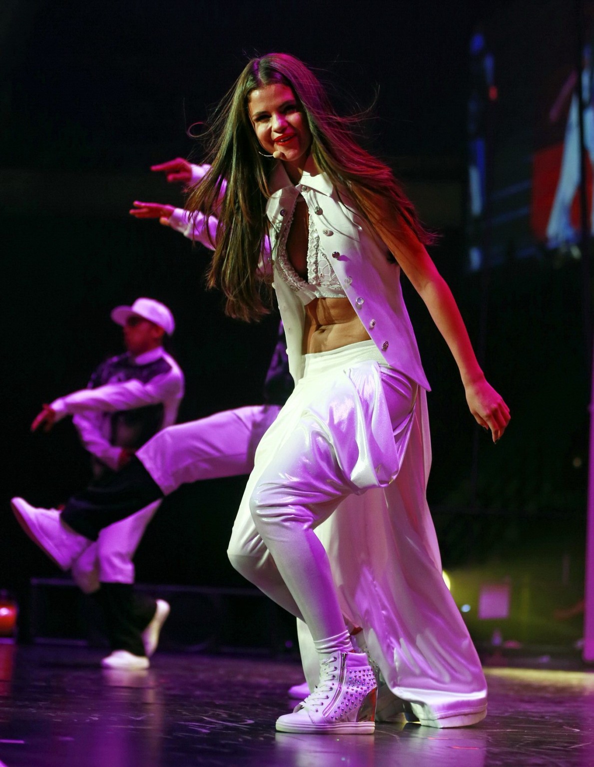 Selena Gomez showing off her belly  cleavage on stage in Vancouver #75221748