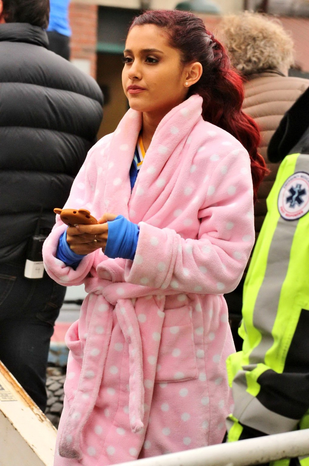 Ariana grande mostrando su culo en mallas en el set de 'swindle' en vancouver
 #75250755