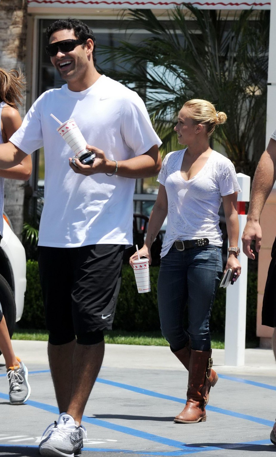 Hayden panettiere en soutien-gorge transparent au memorial day en Californie
 #75301747