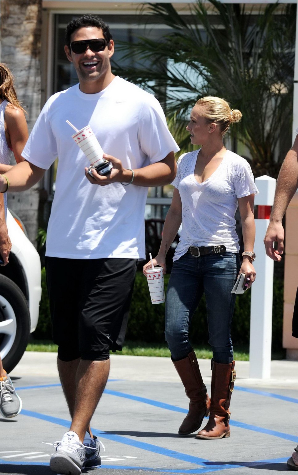 Hayden panettiere en soutien-gorge transparent au memorial day en Californie
 #75301754