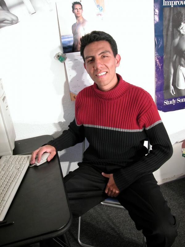 Latino Hunk posiert nackt
 #76995173