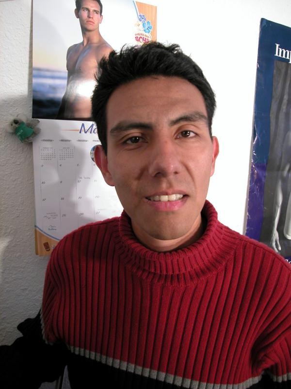 Latino hunk posa desnudo
 #76995177