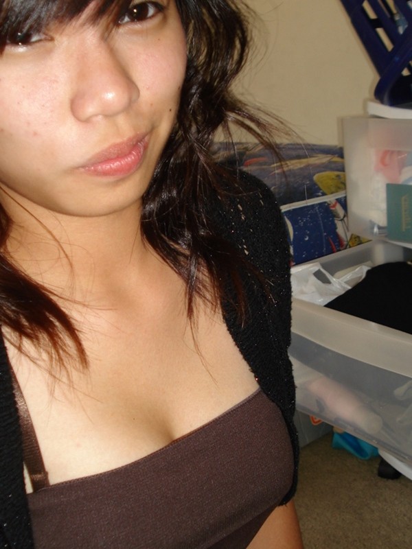Naughty and hot selfpics taken by an amateur Asian chick #69900752