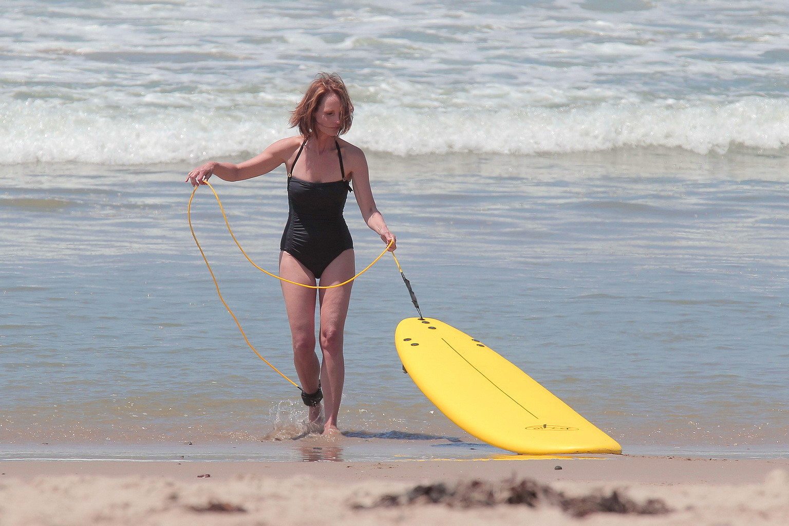 Helen Hunt shows off her still desirable body in black swimsuit while filming Ri #75222233