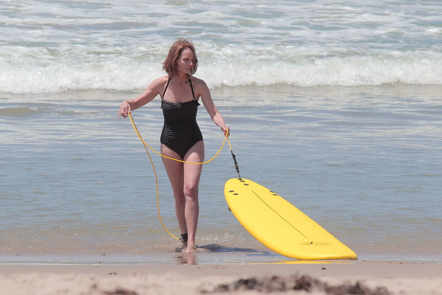Helen Hunt shows off her still desirable body in black swimsuit while filming Ri #75222245