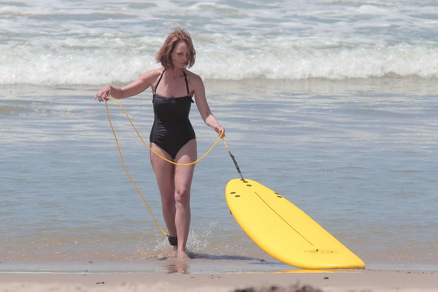 Helen Hunt shows off her still desirable body in black swimsuit while filming Ri #75222251