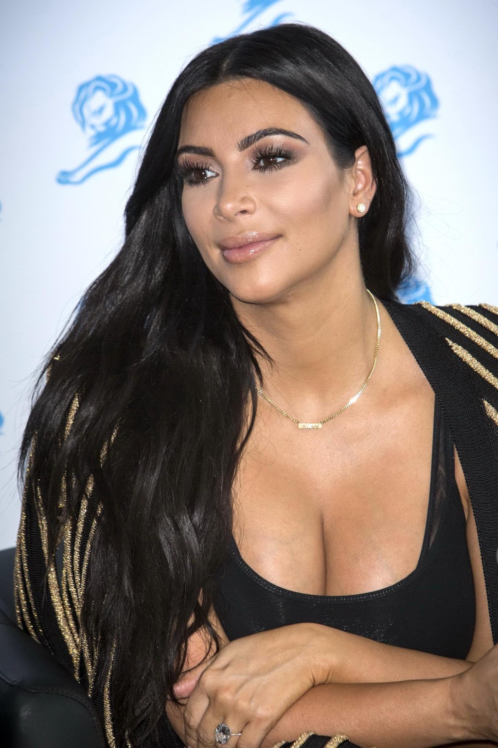 Kim Kardashian che mostra un'enorme scollatura all'evento dei leoni di Cannes
 #75160331
