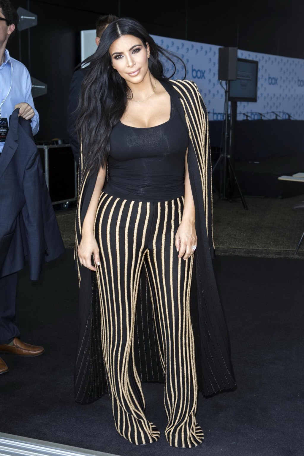 Kim Kardashian che mostra un'enorme scollatura all'evento dei leoni di Cannes
 #75160386