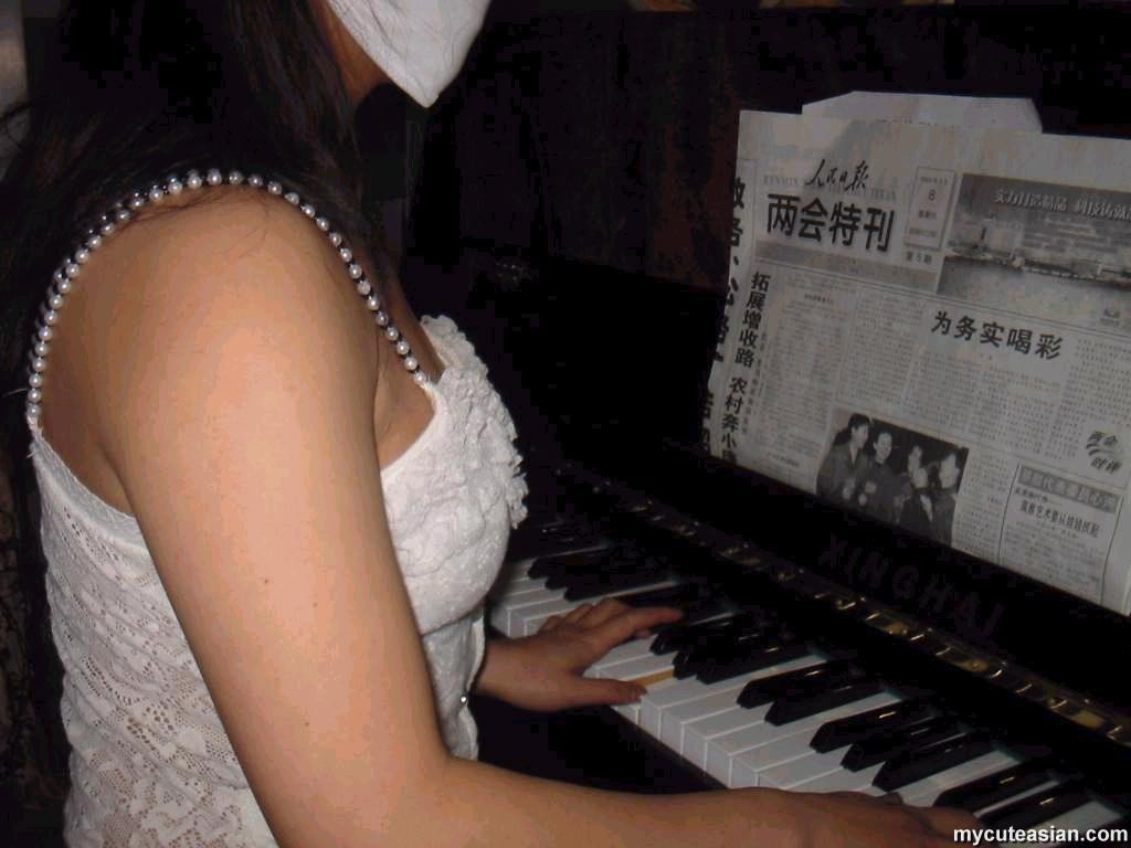 Sexy asiatische Amateur Frau posiert nackt zu Hause
 #69905544