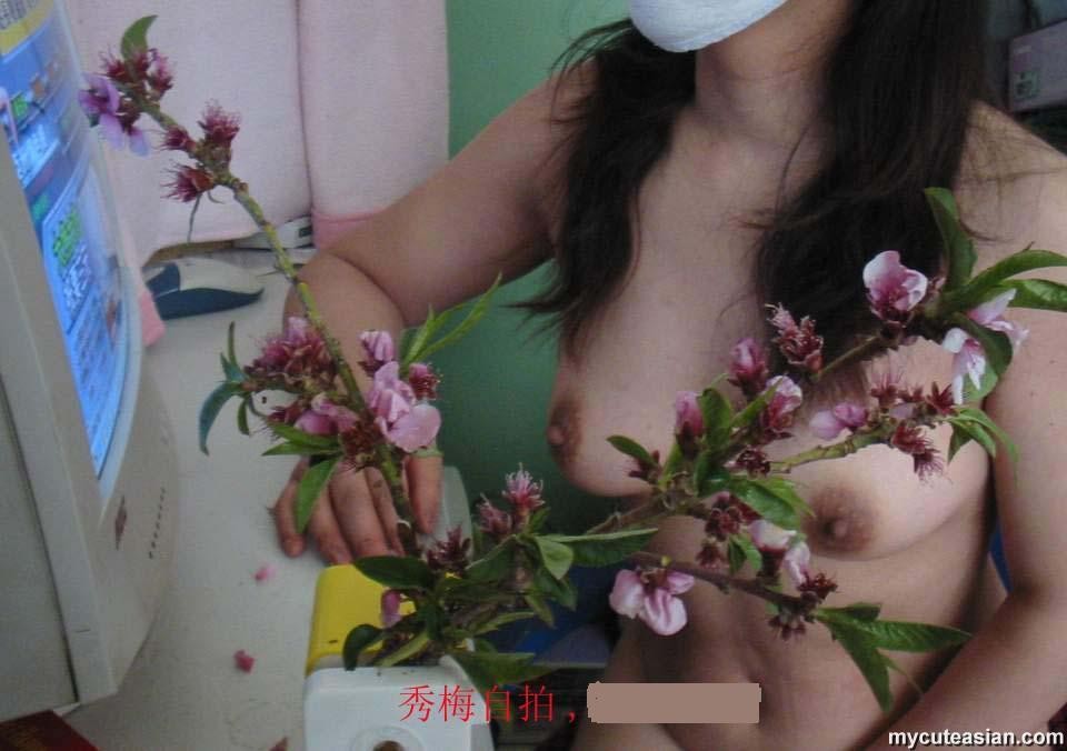Sexy asiatische Amateur Frau posiert nackt zu Hause
 #69905592