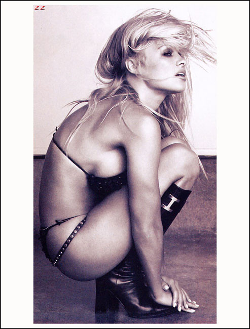 Celebrity Pamela Anderson shows sexy body #75427275
