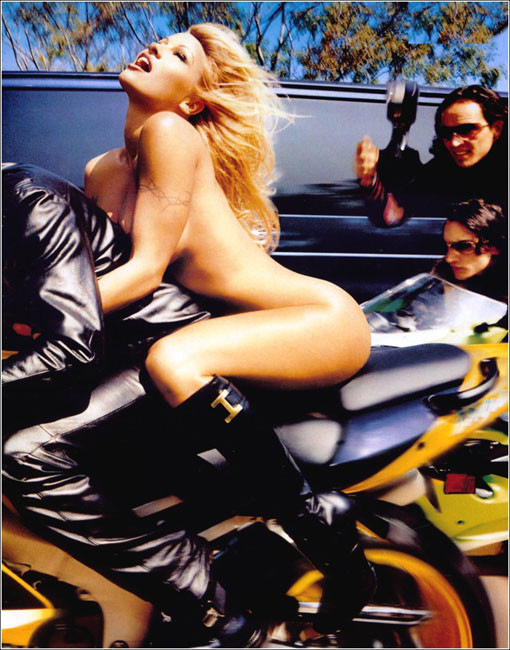 Celebrity Pamela Anderson shows sexy body #75427331