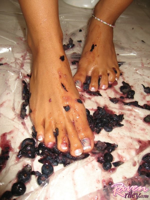 Raven smashes blueberries with her feet #70622785