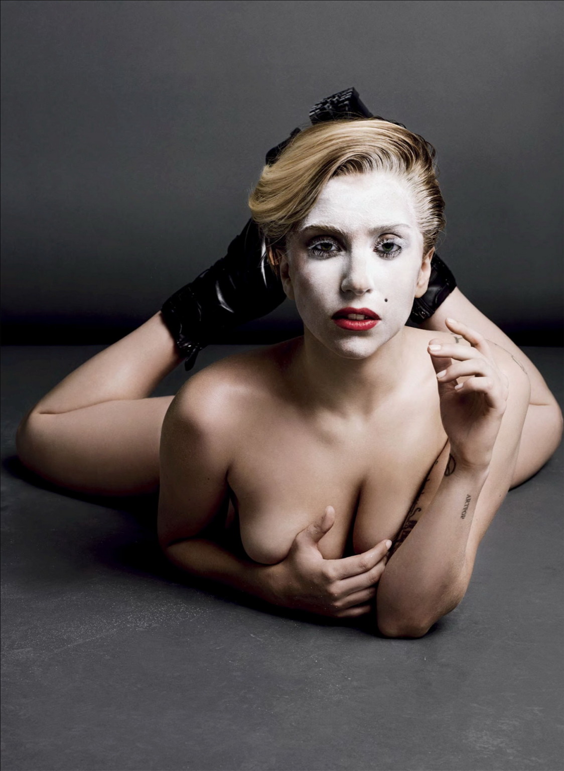 Lady Gaga showing off her naked body at the photoshoot for V Magazine Fall 2013 #75219869