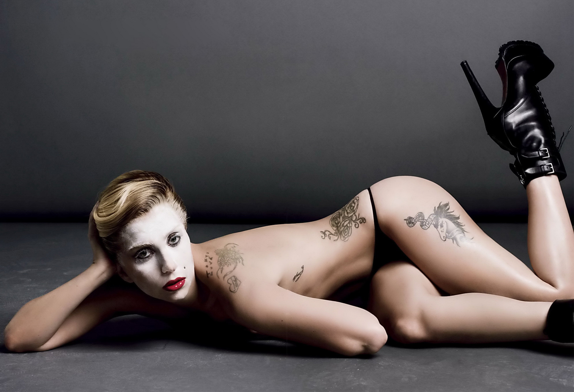 Lady Gaga showing off her naked body at the photoshoot for V Magazine Fall 2013 #75219879