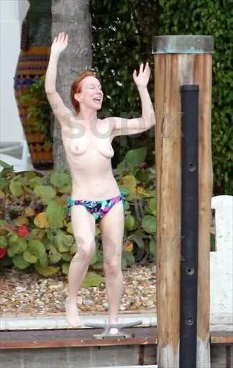 Kathy Griffin exposing her nice boobs topless dancing by the pool paparazzi pict #75310490