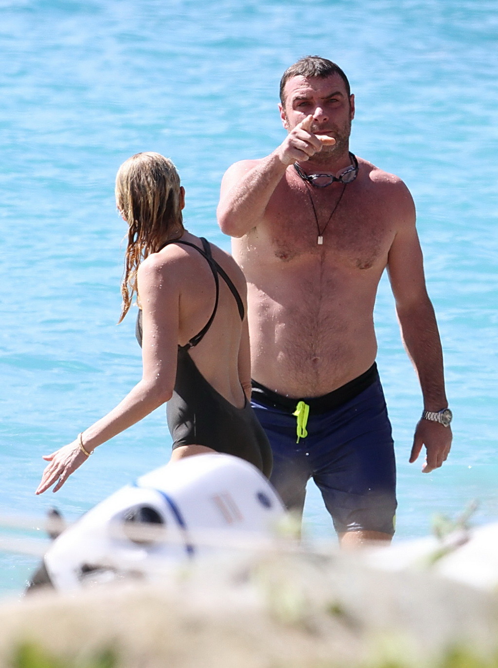 Naomi watts mostrando pokies en monokini gris mojado en vacaciones con liev schreibe
 #75244808