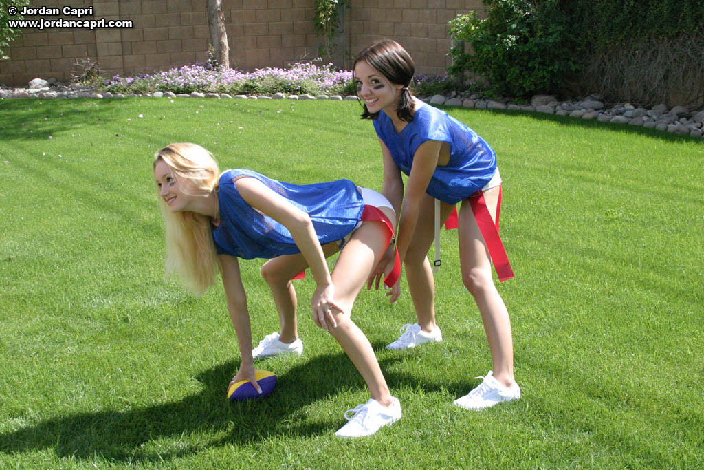 Jordan capri und ihre Freundinnen spielen Flag Football in Höschen!
 #67788718