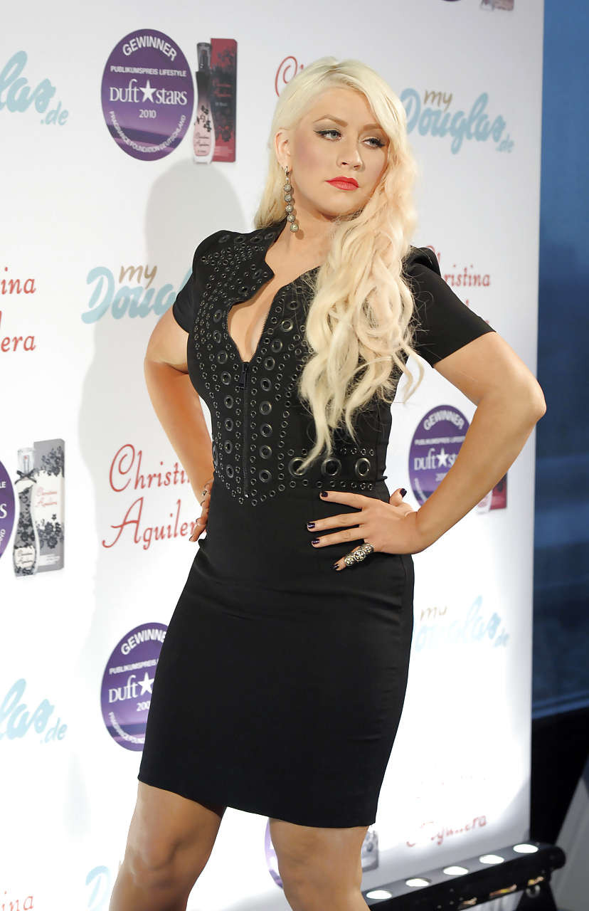 Christina Aguilera looking sexy and leggy in black mini skirt #75296010