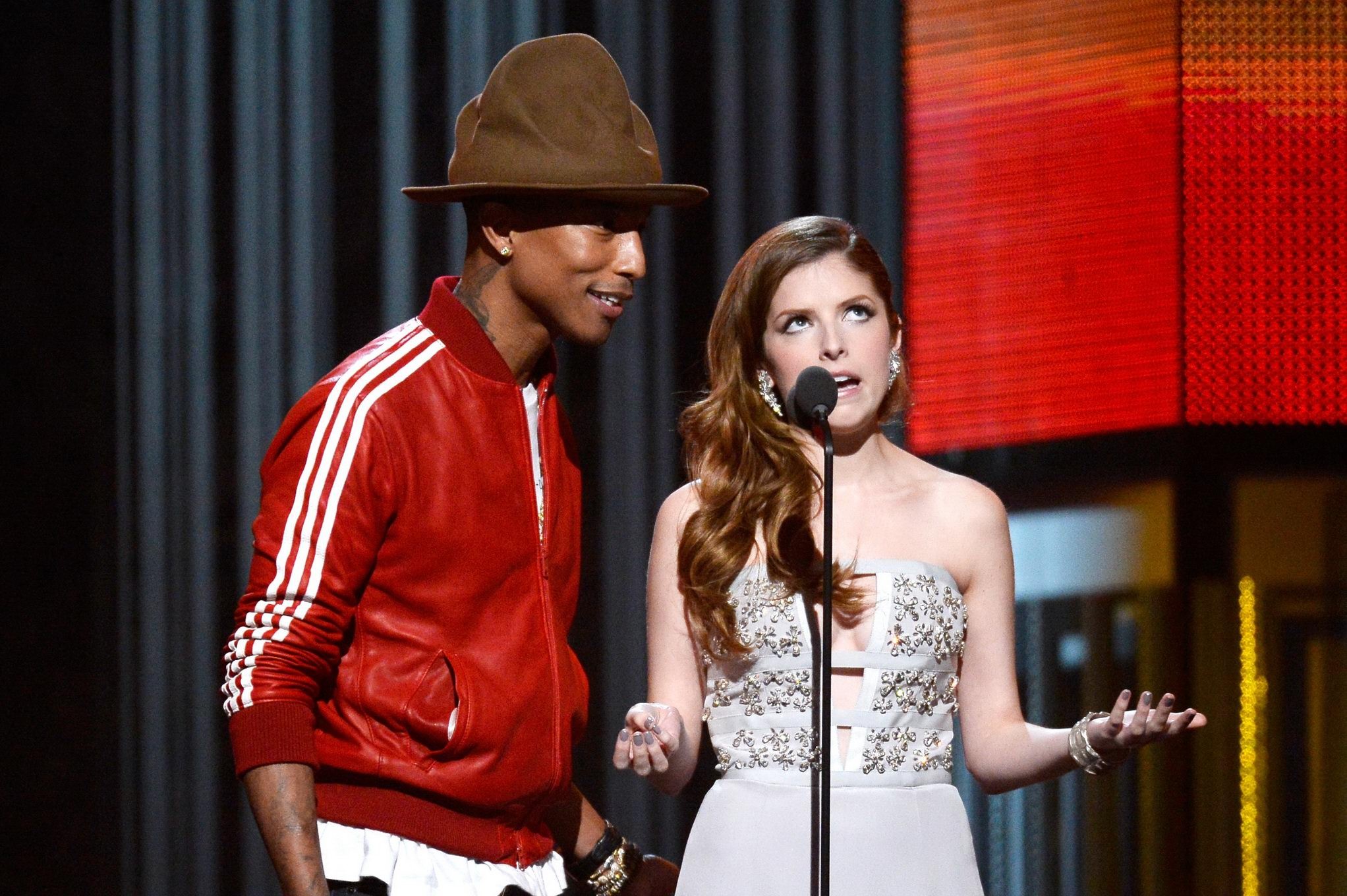 Anna kendrick mostrando escote en la 56ª edición de los premios grammy
 #75206328