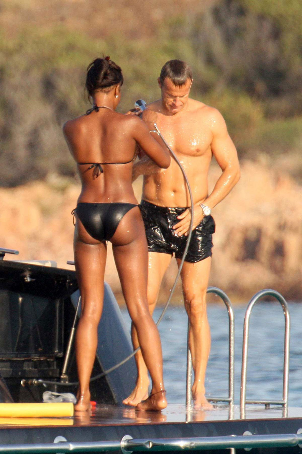 Naomi Campbell showing her amazing hot and sexy body in bikini #75373839