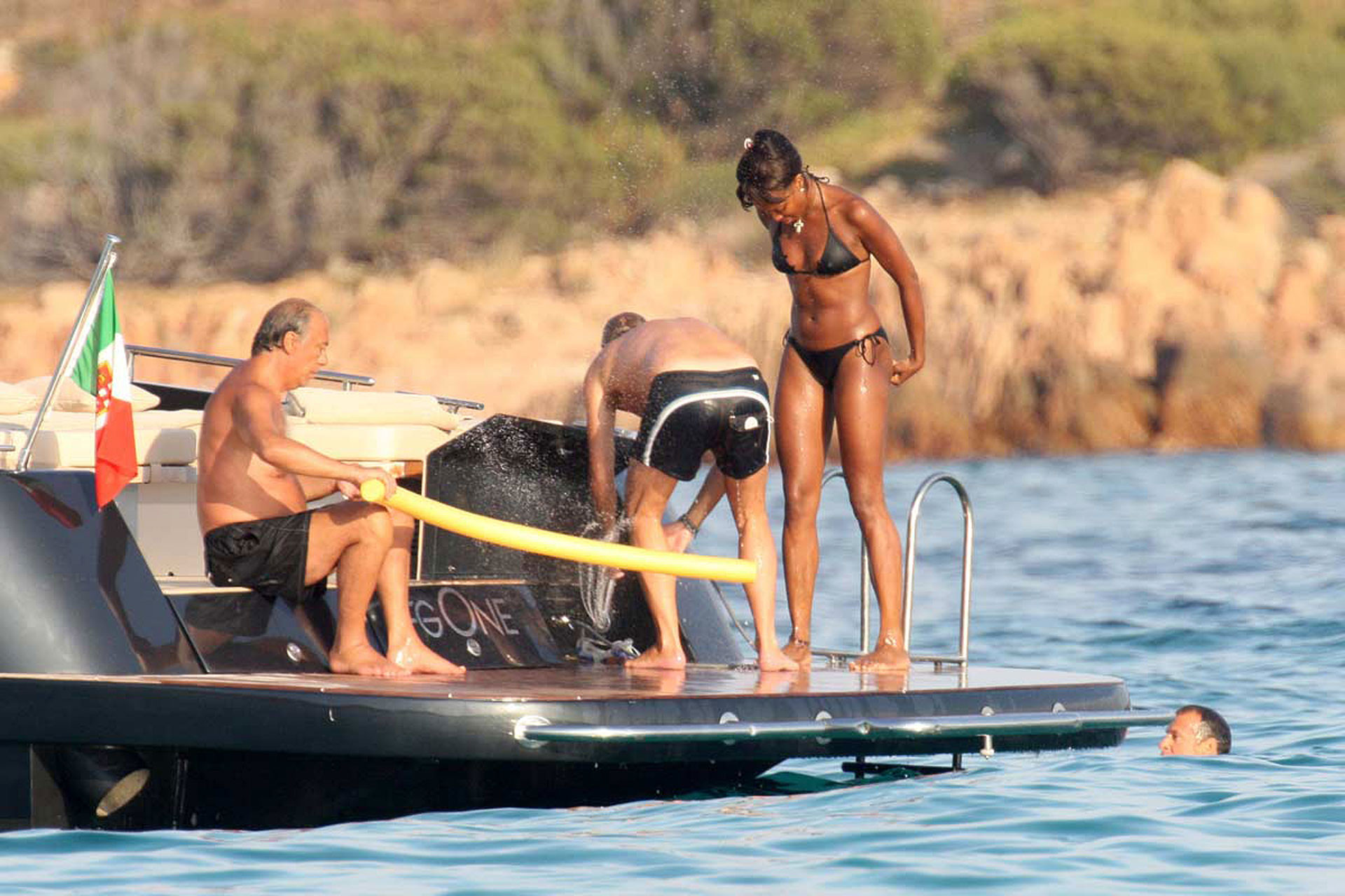 Naomi Campbell showing her amazing hot and sexy body in bikini #75373877