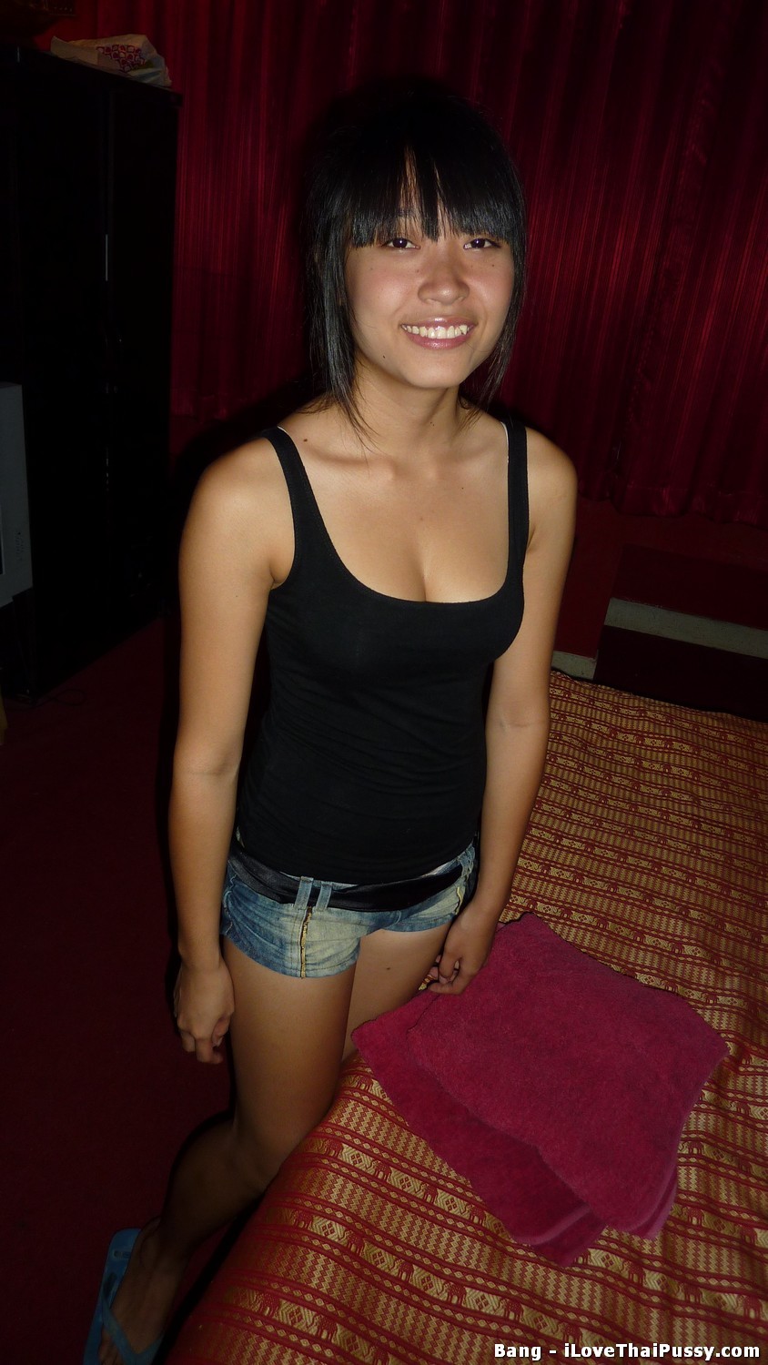 汚いモーテルの部屋で、タイ人売春婦が犯され、クリームをかけられる
 #69920011