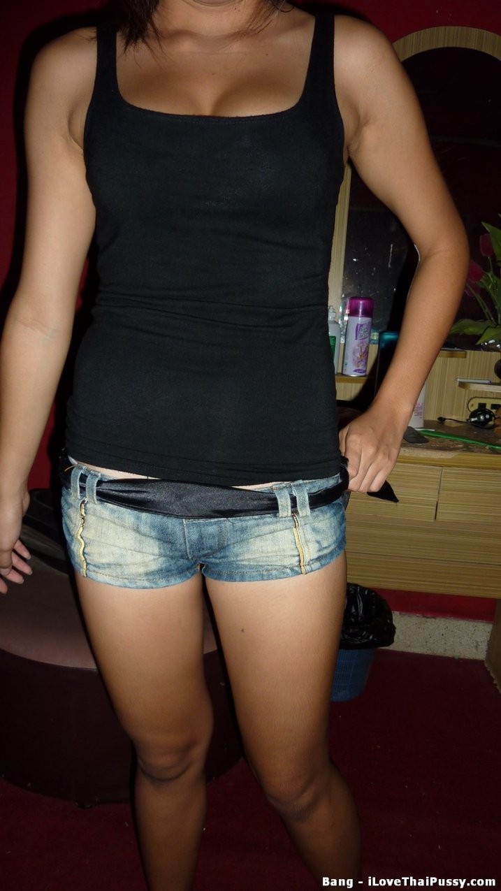 Sporca prostituta tailandese scopata e cremata in una lurida stanza di motel
 #69920025