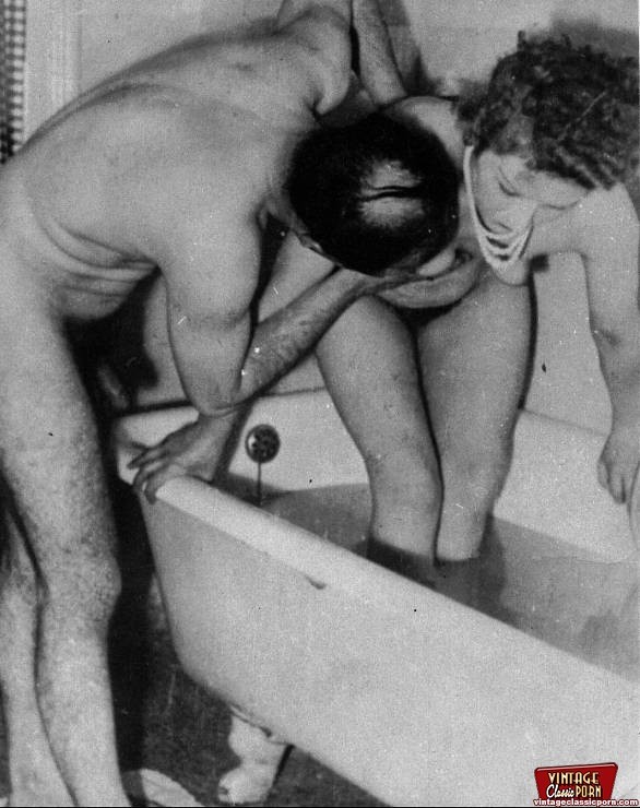 Several ladies from the fifties bathing very sexy #78466343