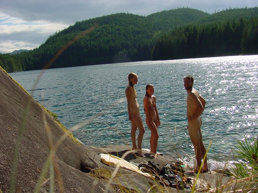 Increíbles fotos nudistas
 #72311774