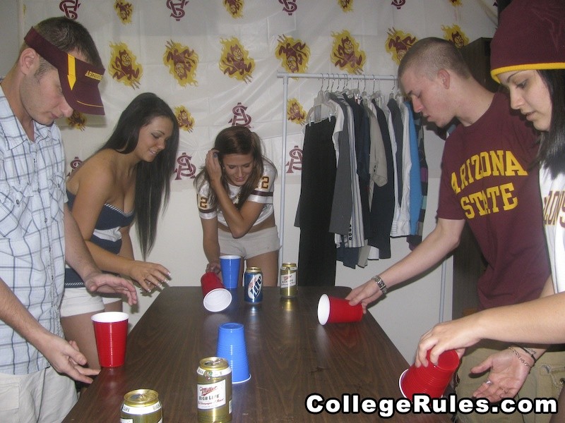 Puta universitaria tetona cabalga sobre una polla y recibe una corrida pegajosa
 #77087576