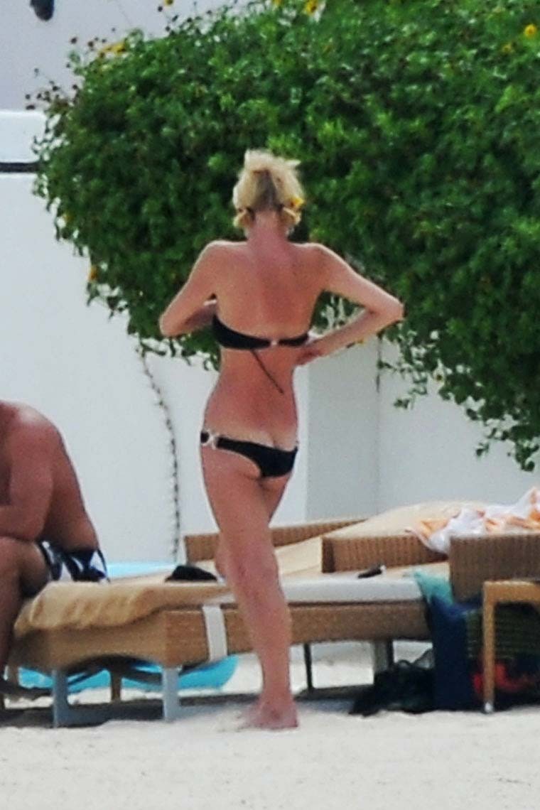 Paris Hilton showing her stunning nude ass #75395296