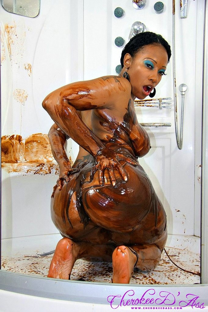 Curvy Cherokee D Ass covers herself in chocolate #70337086