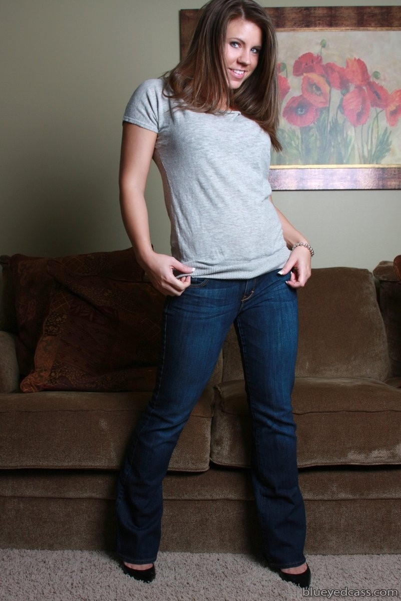 Brunette teen tease Cass