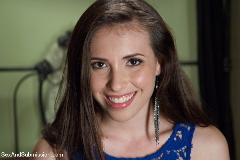 Casey Calvert aime le sexe pervers, mais elle ne sait pas comment le dire à xander Corvus.
 #68626008