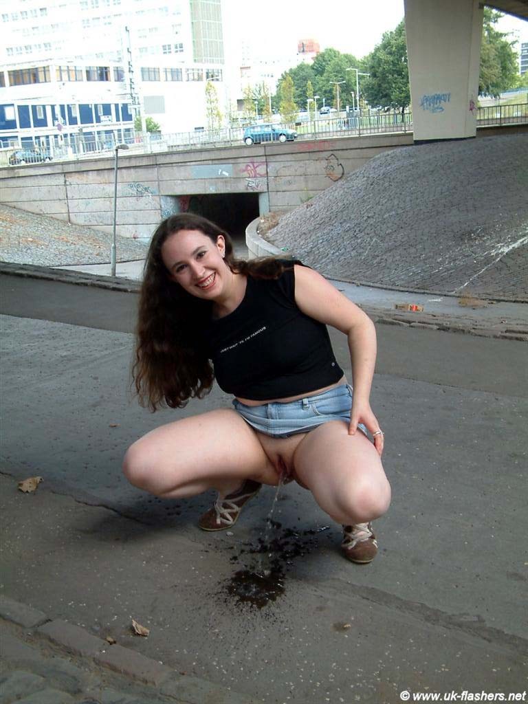 Nimue Allens public pissing and flashing #71727066