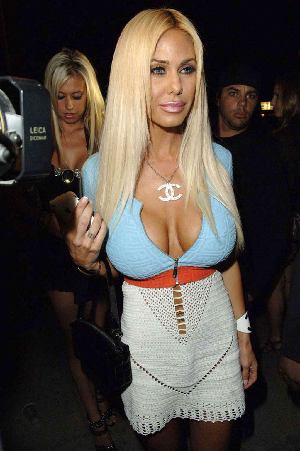 Shauna sand exposant sa chatte dans une culotte transparente et une jupe haute, photos paparazzi
 #75376298