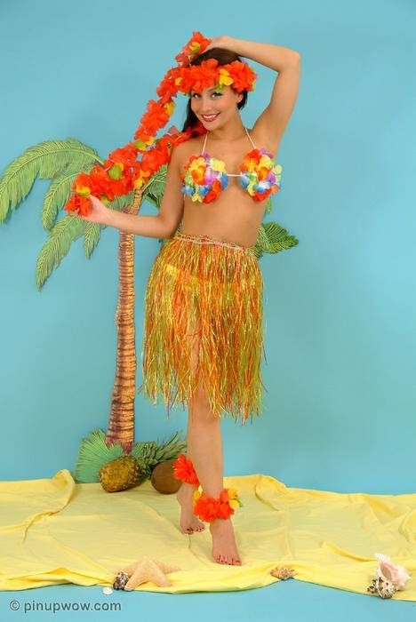 Carla en strip-tease de hula girl
 #74934289
