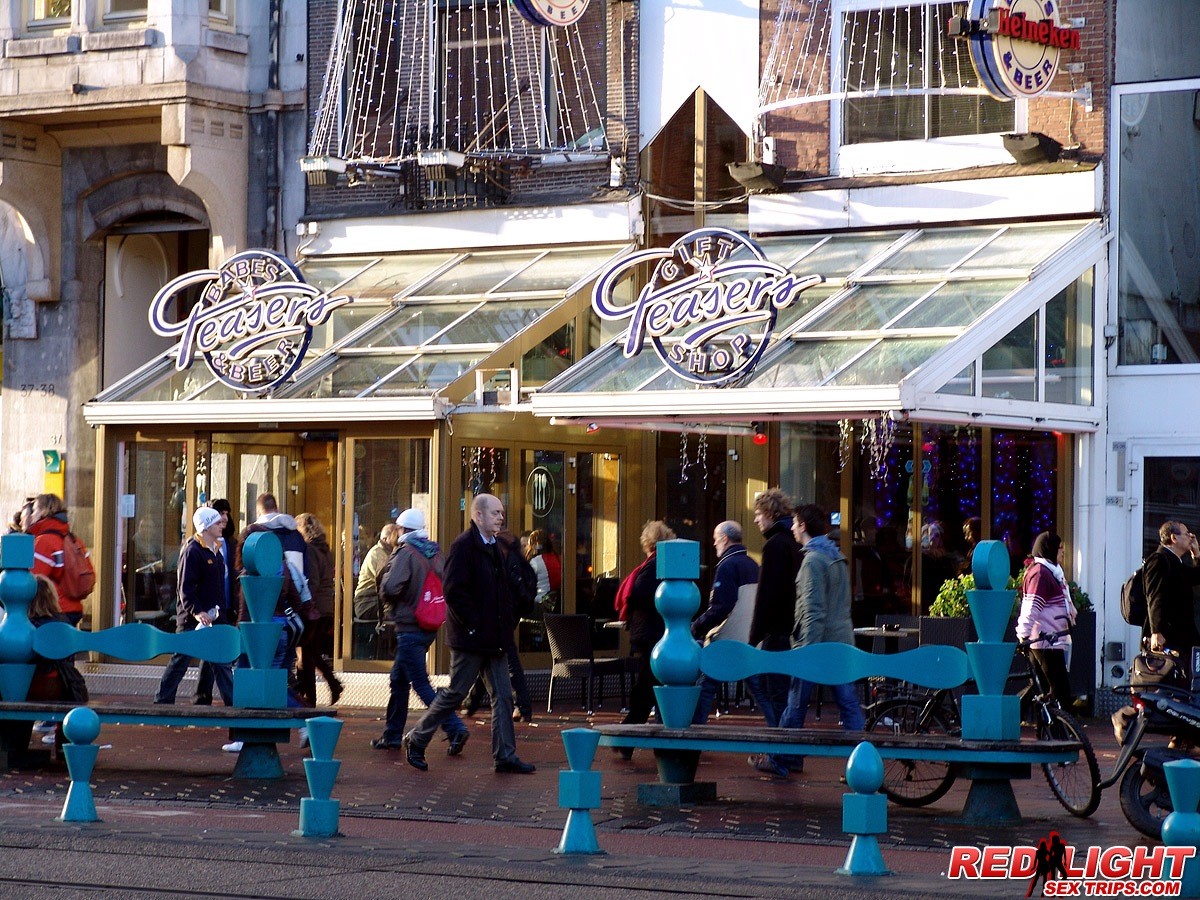 Amsterdam Nutte wird bezahlt, um einen Touristen sein Gehirn aus ficken
 #68833912