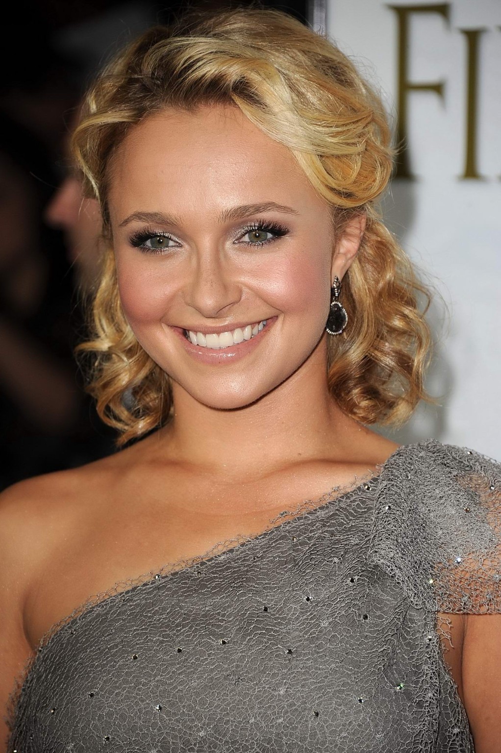 Hayden panettiere porte une mini-robe à la première de 'fireflies in the garden'.
 #75285572