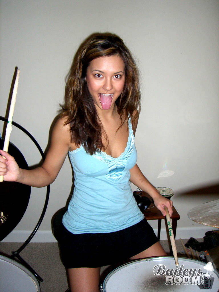 Busty amateur teen drummer slides her clothes off #70008649