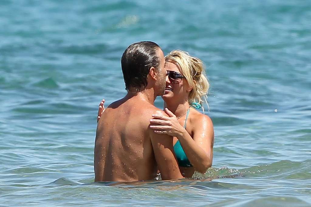 Britney Spears in green bikini on beach trying to fuck with her boyfriend in wat #75335282