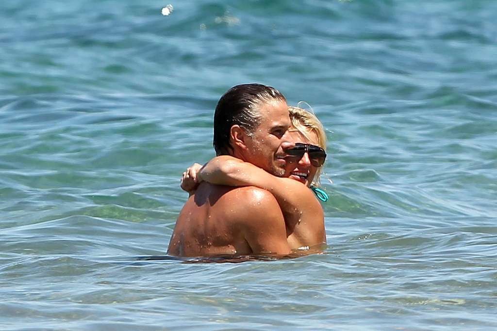 Britney Spears in green bikini on beach trying to fuck with her boyfriend in wat #75335288