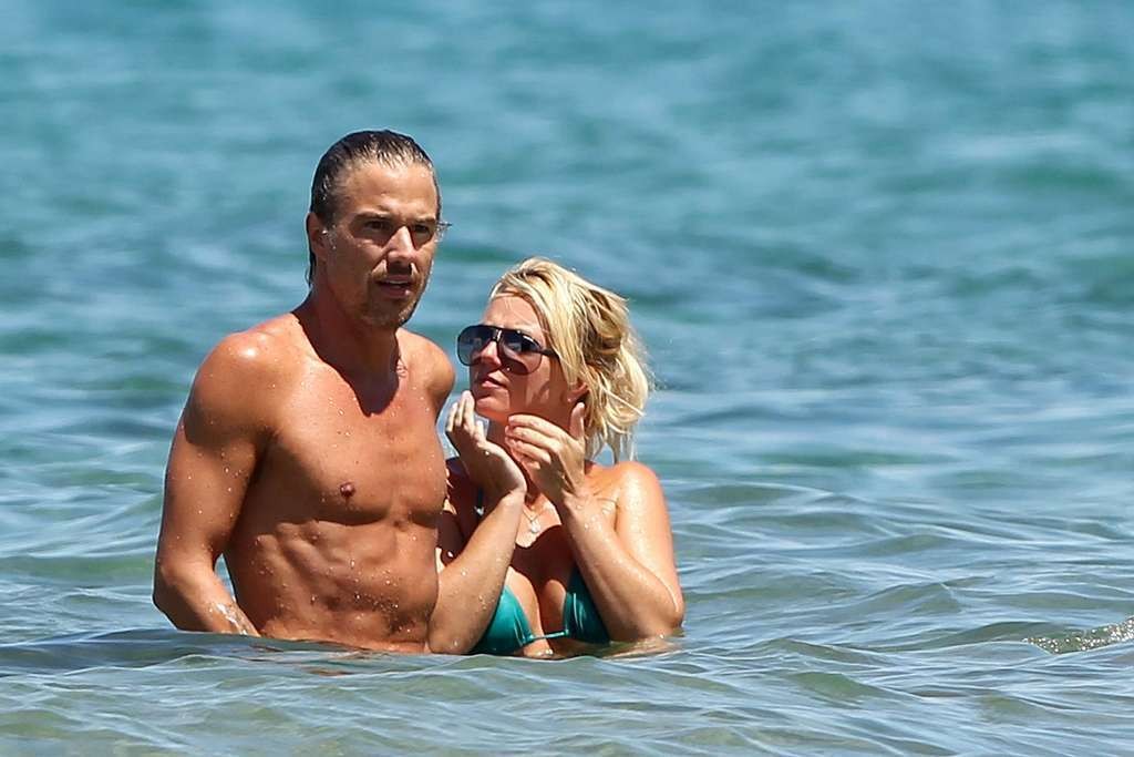Britney Spears in green bikini on beach trying to fuck with her boyfriend in wat #75335292