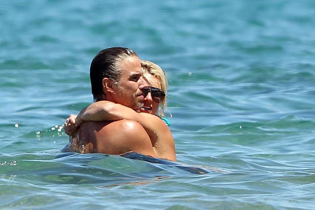 Britney Spears in green bikini on beach trying to fuck with her boyfriend in wat #75335311