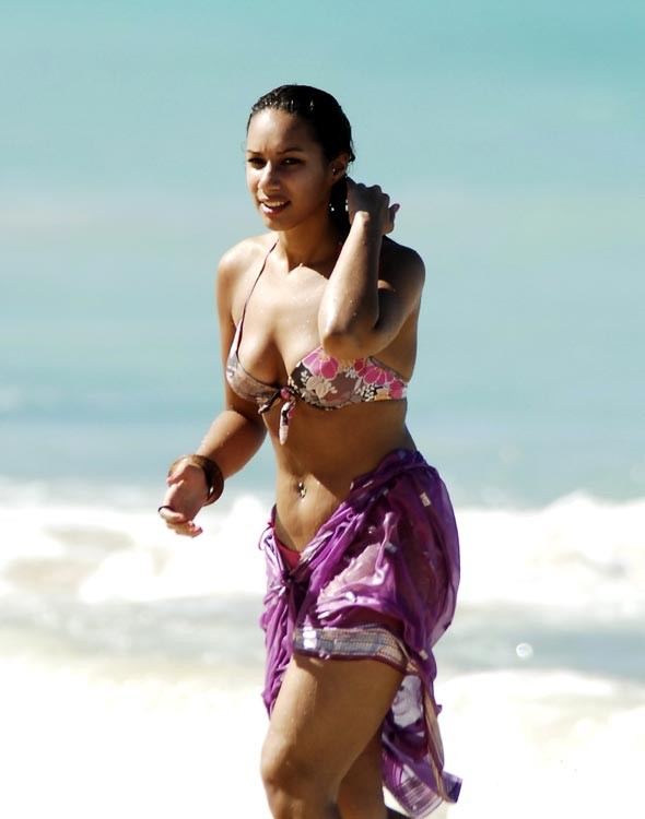 Leona lewis grande scissione in bikini bagnato sexy
 #75368443