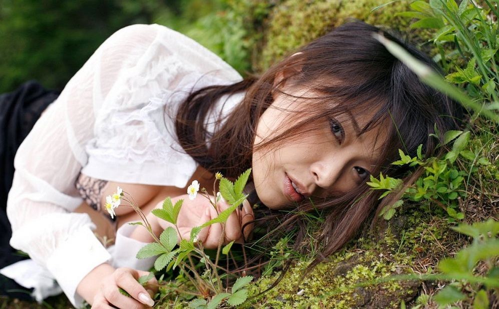 Japanese idol Yua Aida poses outdoors showing tits #69779238