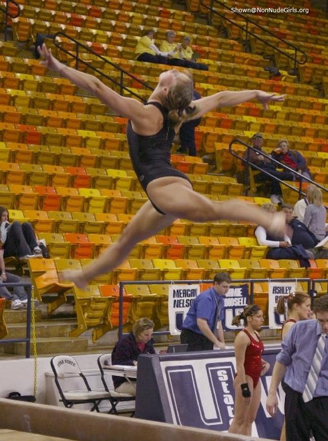 Gimnastas universitarias
 #70759312