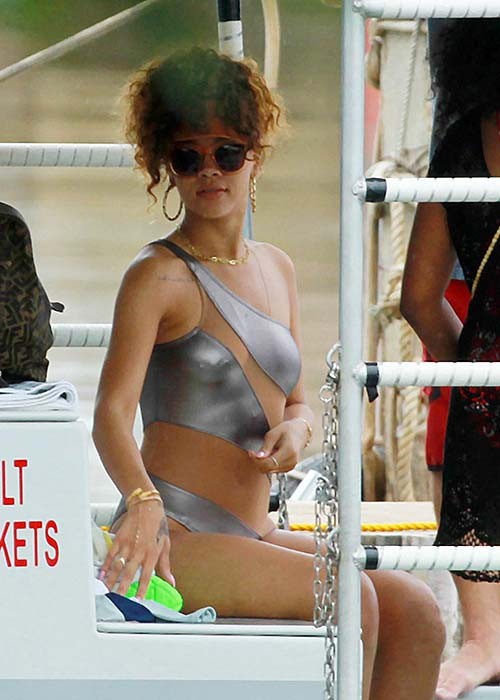 Rihanna exposing her sexy body in swimsuit on private photos #75275874
